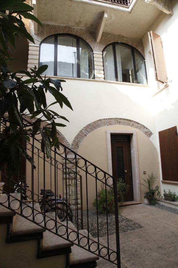 Mirko Apartment Verona Buitenkant foto